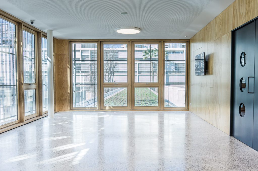 Suelo de Terrazo continuo INSITU Color blanco Lafarge en colegio aleman